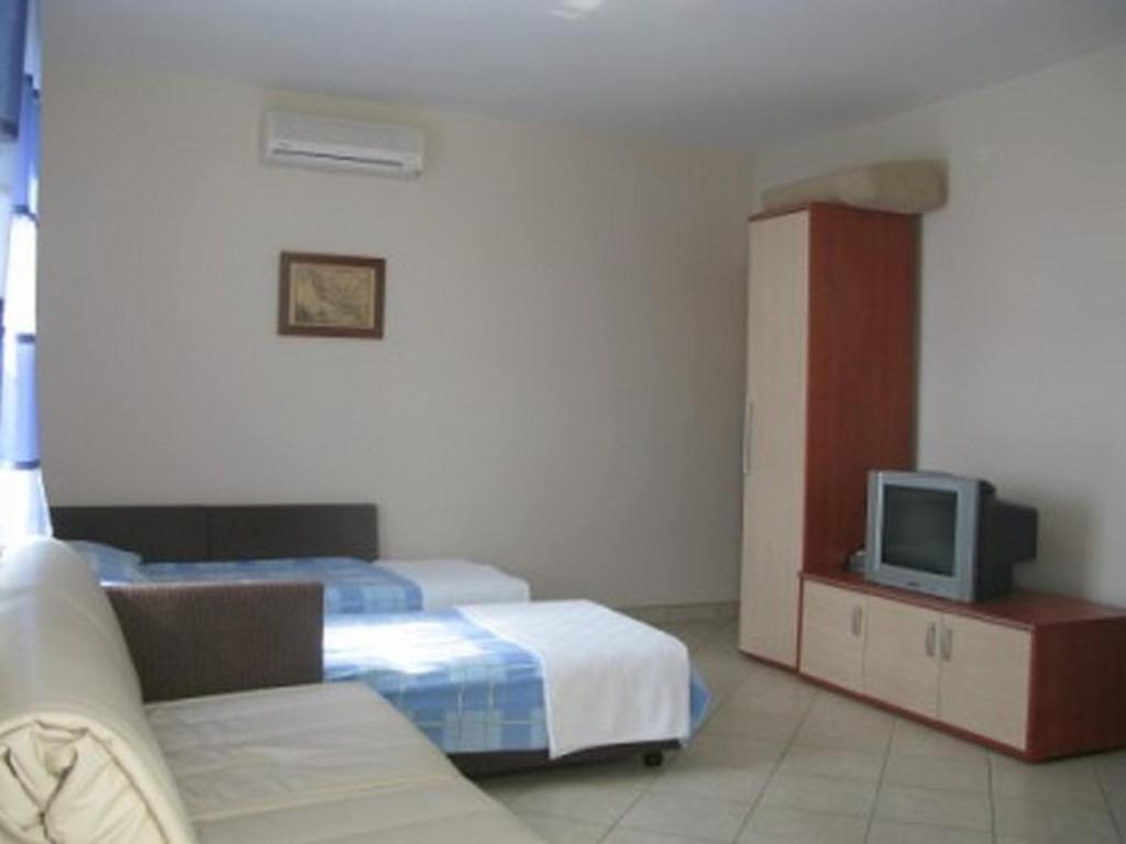 Apartments With A Parking Space Barbat, Rab - 16816 Barbat na Rabu Buitenkant foto